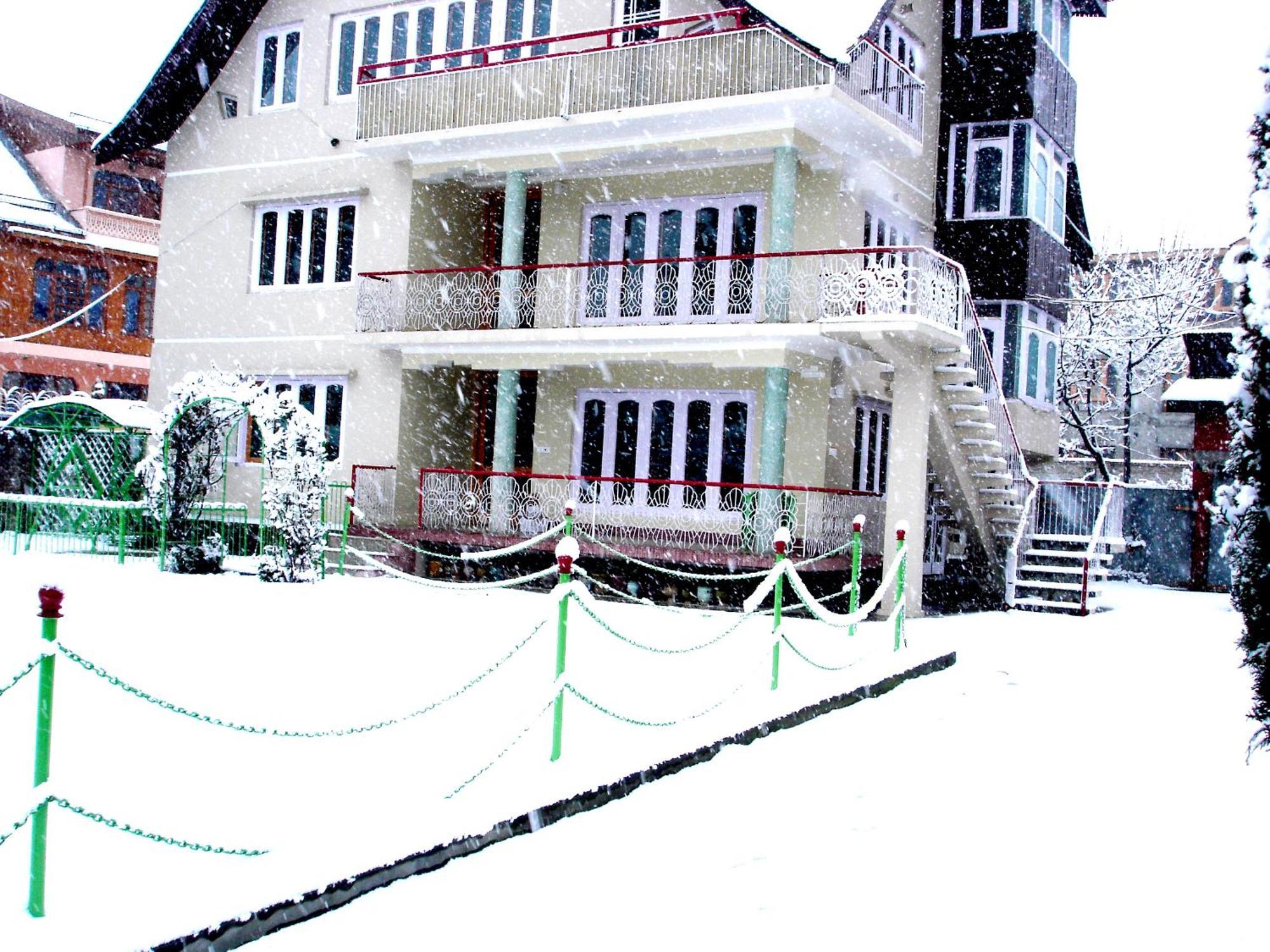 Ikraam Inn Bed & Breakfast Srīnagar Exterior foto