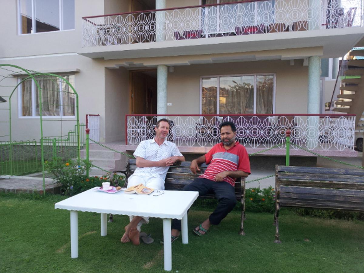 Ikraam Inn Bed & Breakfast Srīnagar Exterior foto